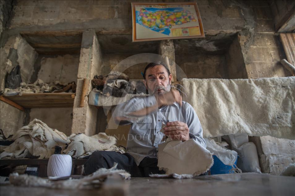 Urfa'nın "son kürkçüleri" zamana direniyor