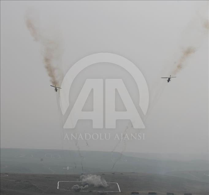 القوات المسلحة التركية تستعرض مهاراتها في مناورات بأنقرة
