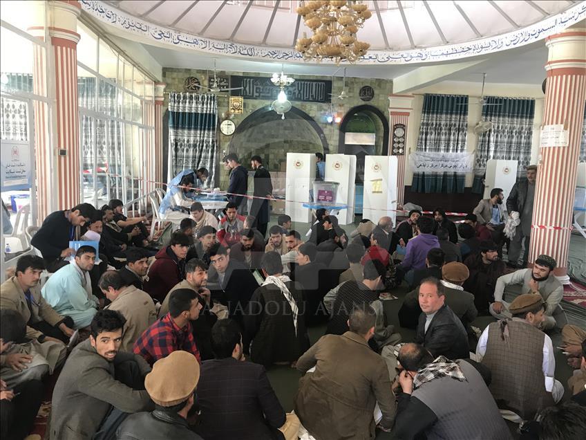 انتخابات مجلس افغانستان با وجود نگرانیهای امنیتی عمیق و مشکلات فنی در 32 ولایت این کشور برگزار شد