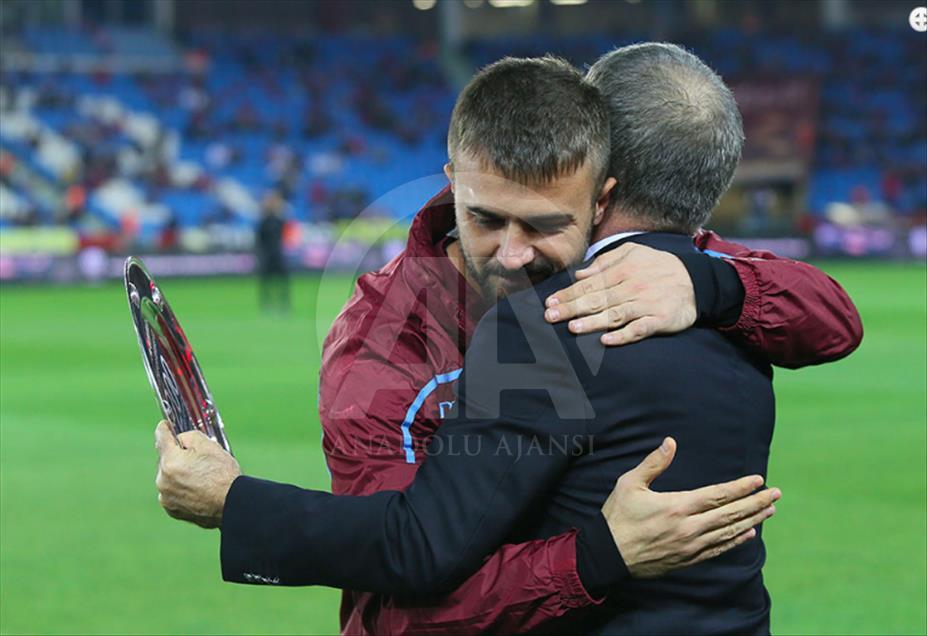 Trabzonspor'dan futbolcularına plaket