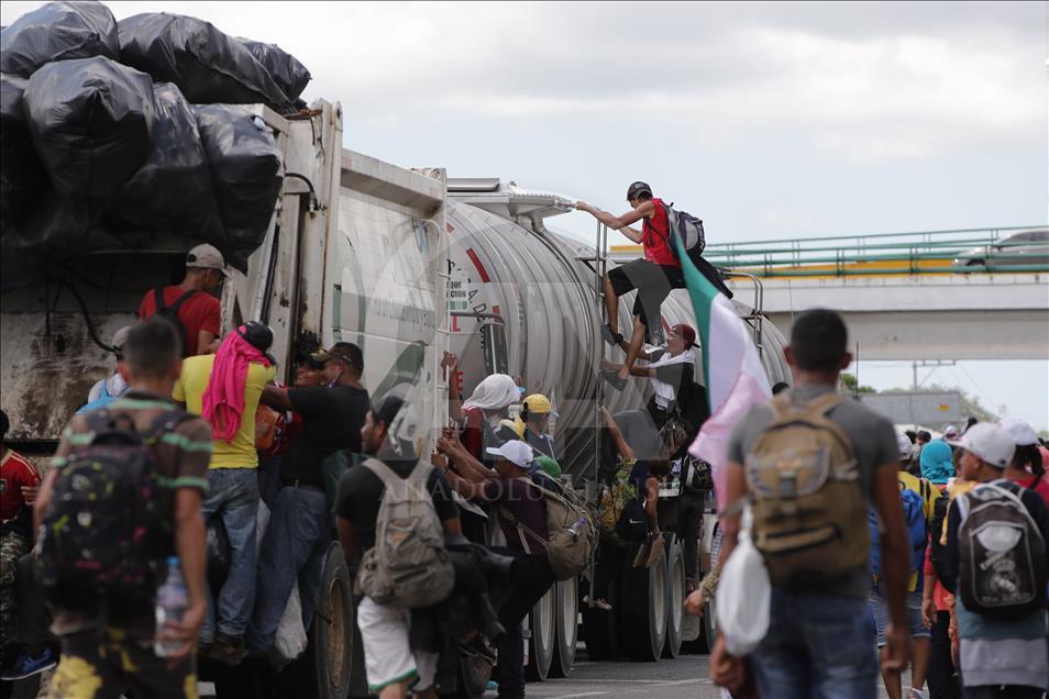Guatemala-Meksika sınırında mahsur kalan göçmenler