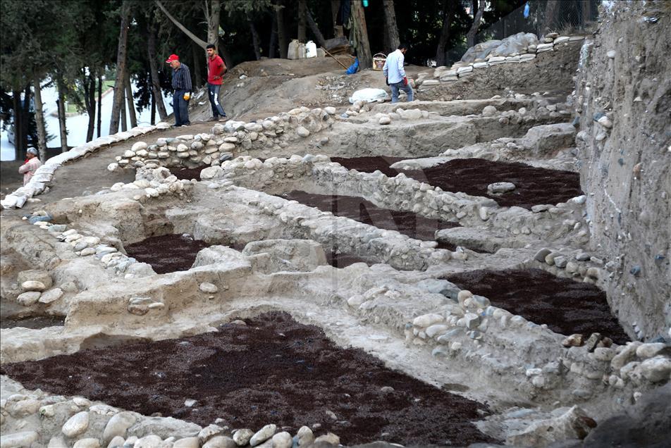 Yumuktepe Höyüğü'nde 9 bin yıllık mühür bulundu