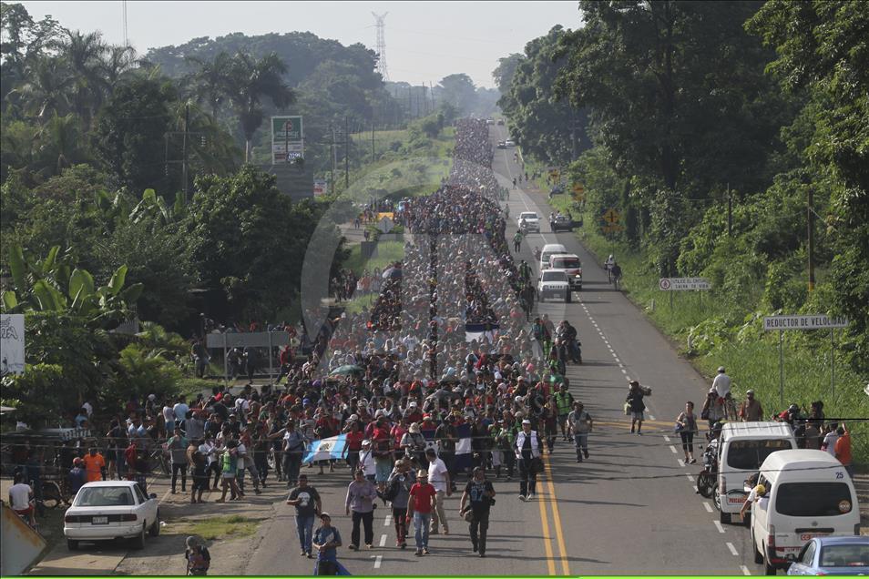 Honduran migrants continue their march to the US border in Mexico
