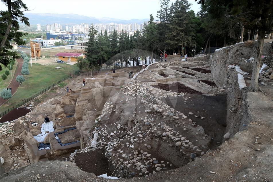 Yumuktepe Höyüğü'nde 9 bin yıllık mühür bulundu