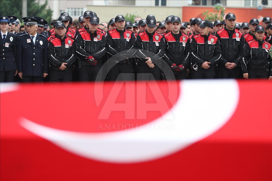 Bursa'da motosikletli polis timiyle taksinin çarpışması