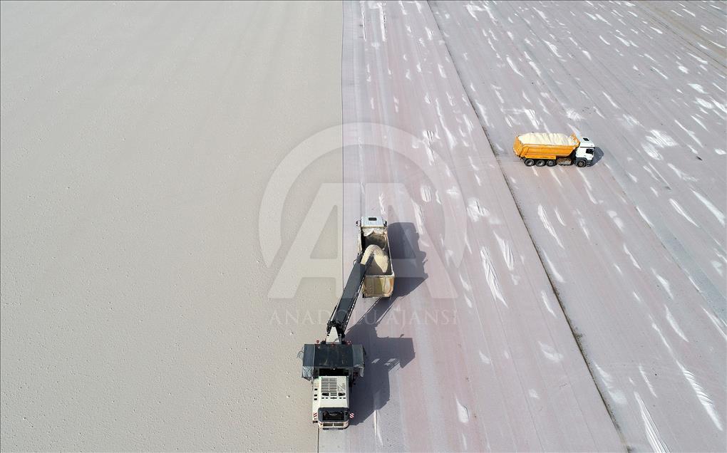 Producción de sal en lago de Turquía 