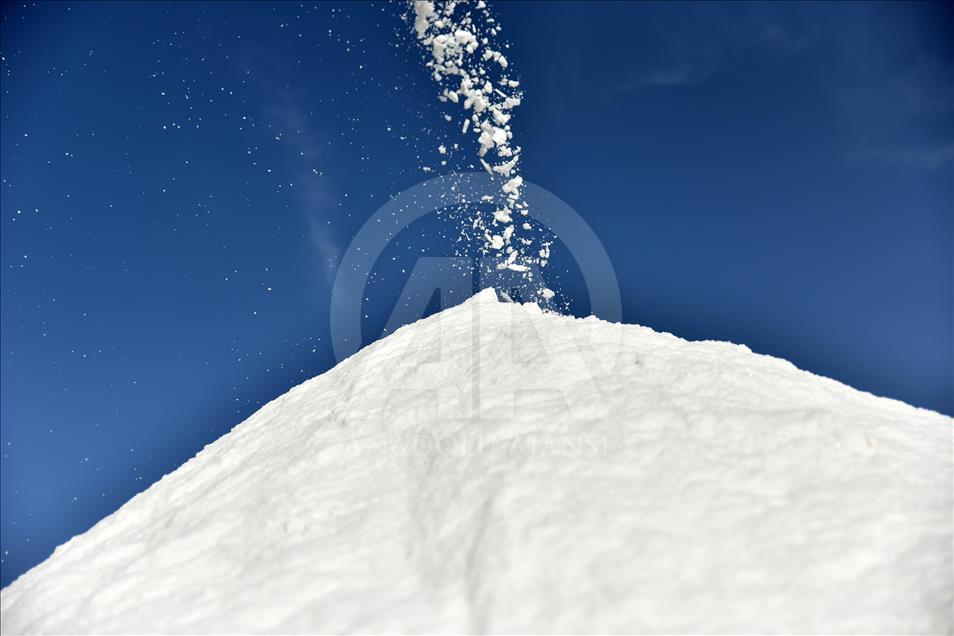 Producción de sal en lago de Turquía 