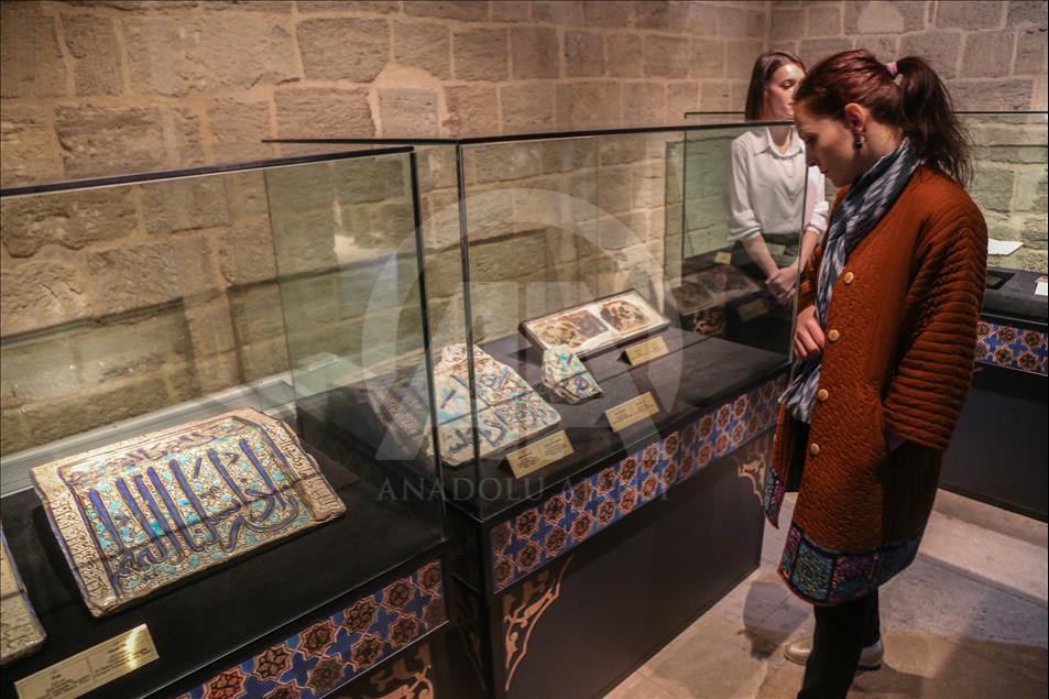 "Legado de los Shirvanshah en los museos del mundo" en Azerbaiyán