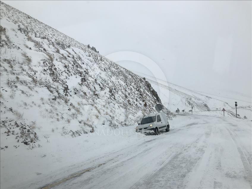 Karadeniz'de kar etkili oluyor