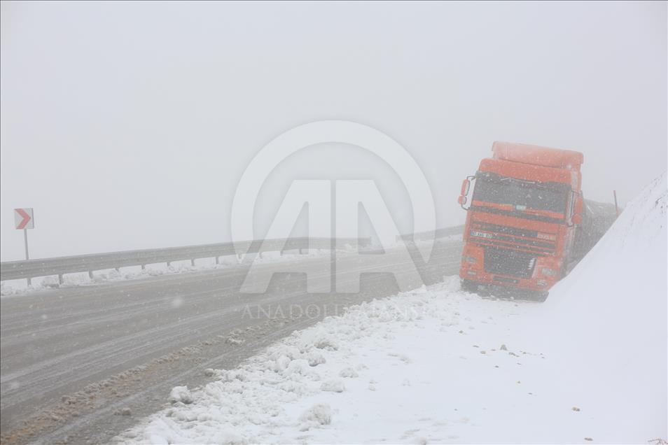 Karadeniz'de kar etkili oluyor