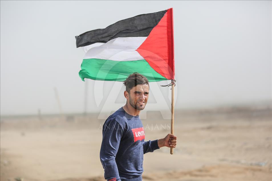 Imágenes de la entrevista de Aed Abu Amro, símbolo de la resistencia palestina.