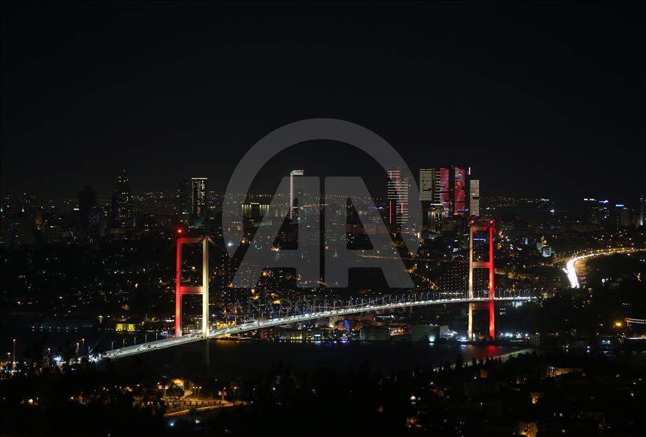 15 Temmuz Şehitler Köprüsü "renklendi"
