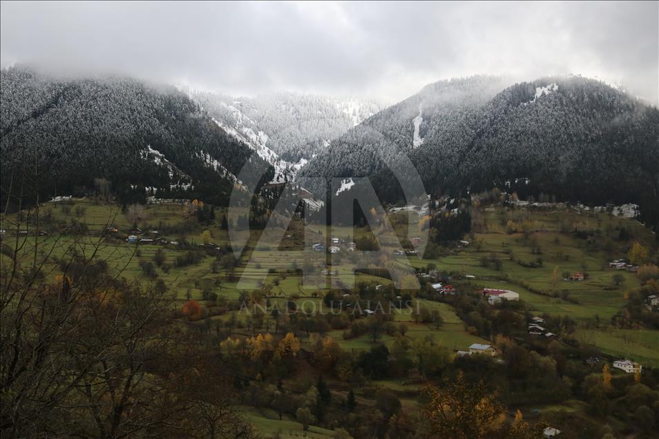 "Sakin Şehir" Şavşat'a mevsimin ilk karı yağdı