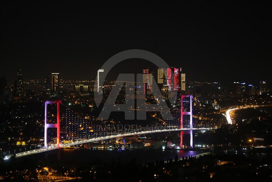 15 Temmuz Şehitler Köprüsü "renklendi"