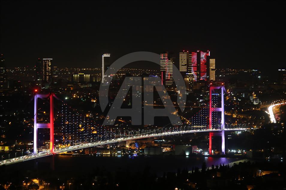15 Temmuz Şehitler Köprüsü "renklendi"