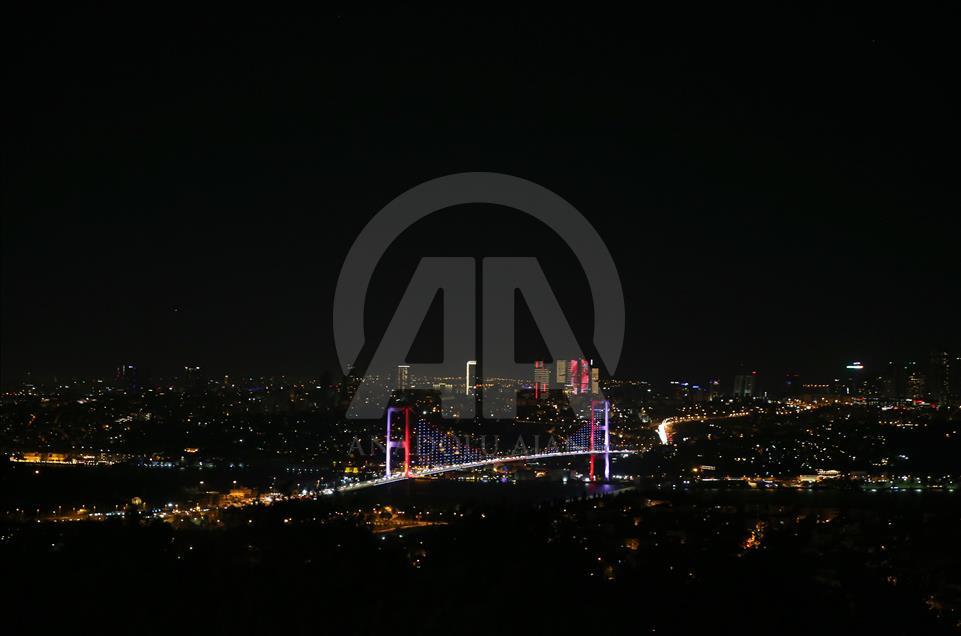 15 Temmuz Şehitler Köprüsü "renklendi"