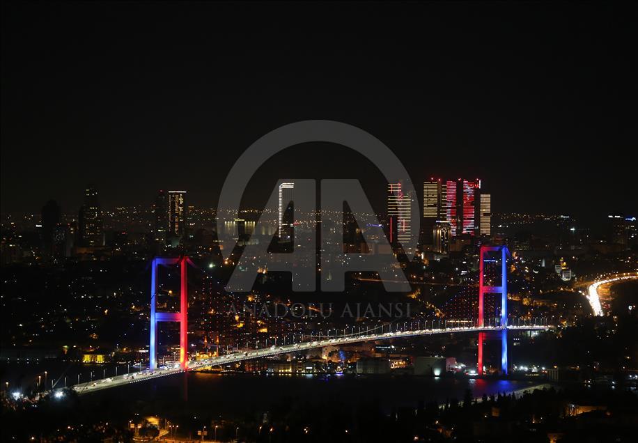 15 Temmuz Şehitler Köprüsü "renklendi"