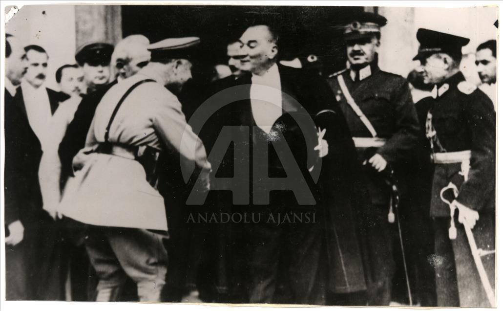 Turquie: Photos d'archives très peu connues d'Ataturk dévoilées par l'armée