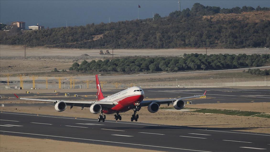 Cumhurbaşkanı Erdoğan'ı taşıyan uçak İstanbul Yeni Havalimanı'na iniş yaptı
