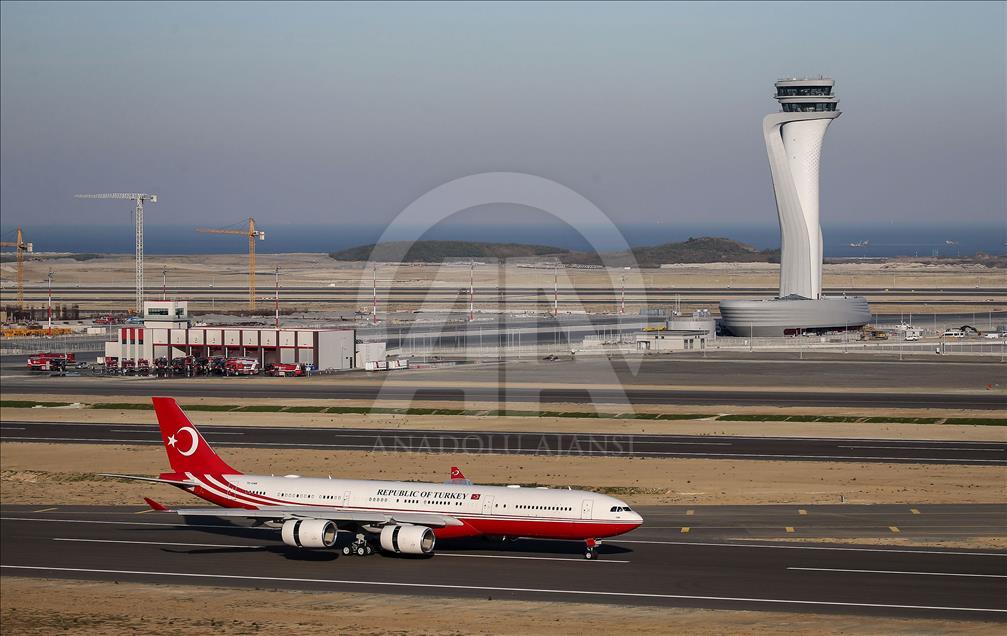 Cumhurbaşkanı Erdoğan'ı taşıyan uçak İstanbul Yeni Havalimanı'na iniş yaptı
