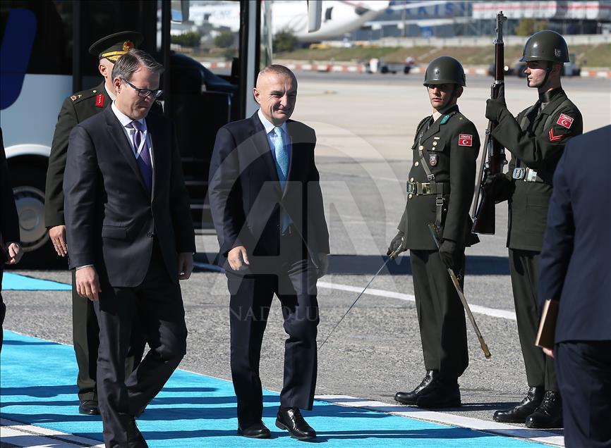 Ilir Meta arrin në Stamboll për inaugurimin e aeroportit të ri