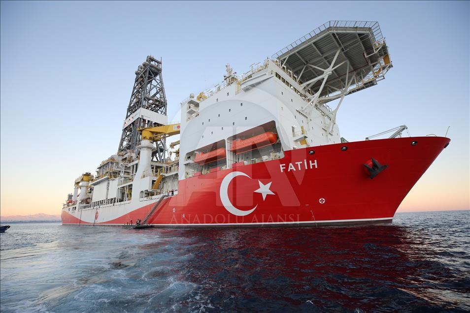 Fatih, Akdeniz'deki ilk sondaj için yola çıktı