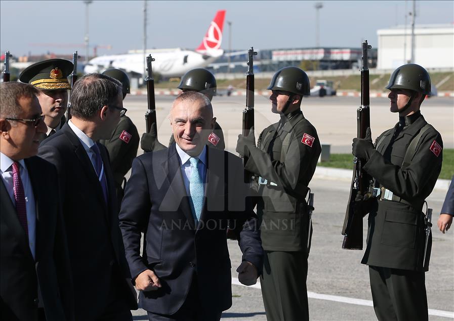 Ilir Meta arrin në Stamboll për inaugurimin e aeroportit të ri