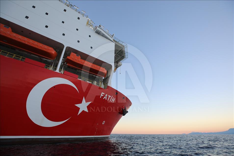 Fatih, Akdeniz'deki ilk sondaj için yola çıktı