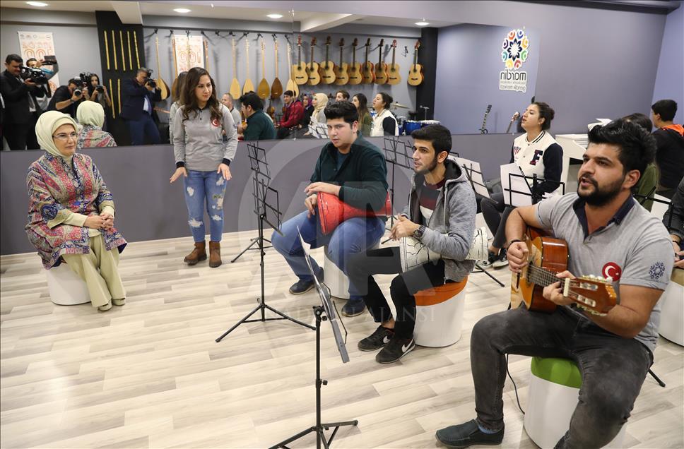 Emine Erdoğan, Mardin'de gençlerle bir araya geldi