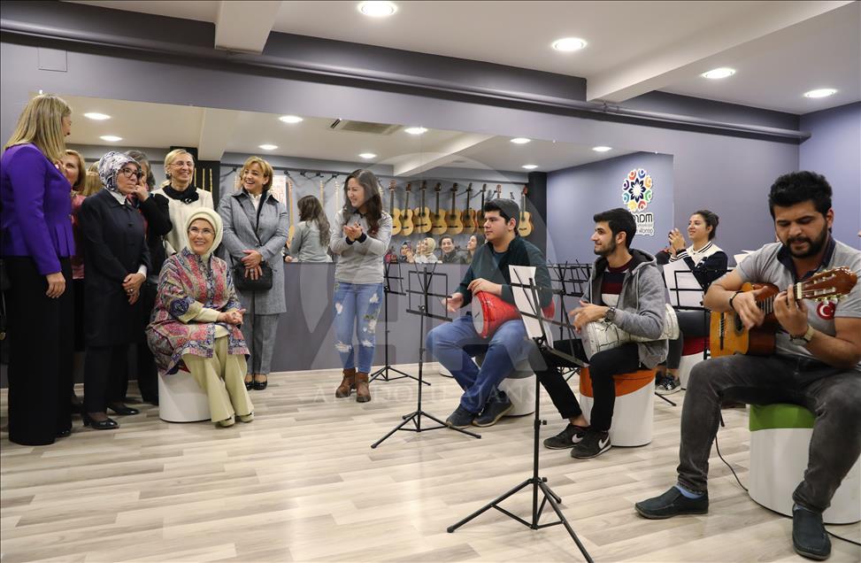 Emine Erdoğan, Mardin'de gençlerle bir araya geldi