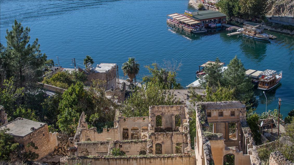 Sonbahar Halfeti'ye ayrı bir güzellik kattı