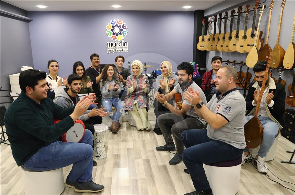 Emine Erdoğan, Mardin'de gençlerle bir araya geldi