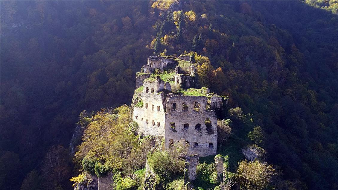 Vadinin zirvesindeki manastır: Kuştul