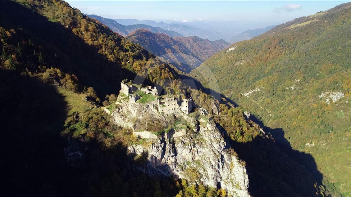 Vadinin zirvesindeki manastır: Kuştul