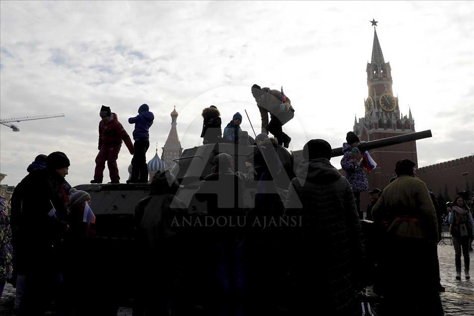 Ejército de Rusia recrea en Moscú el desfile de 1941 en la Plaza Roja