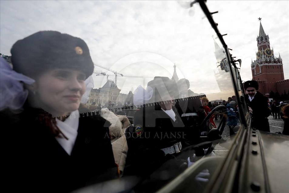 Ejército de Rusia recrea en Moscú el desfile de 1941 en la Plaza Roja