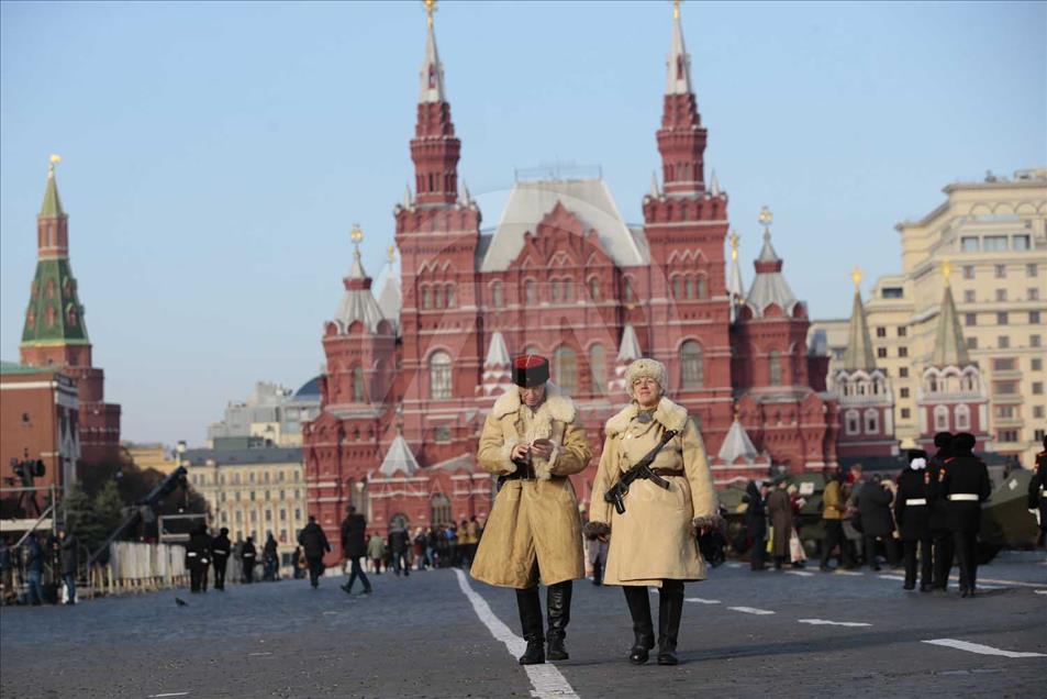 Ejército de Rusia recrea en Moscú el desfile de 1941 en la Plaza Roja