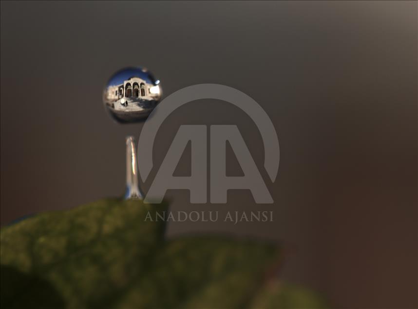 Landmark kota Ankara dari refleksi tetesan air