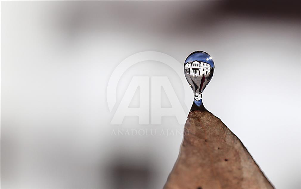 Landmark kota Ankara dari refleksi tetesan air