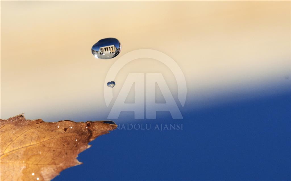 Landmark kota Ankara dari refleksi tetesan air