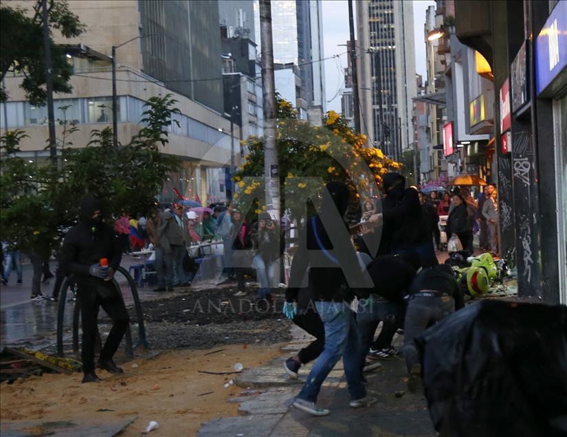 مظاهرات تتحول الى أعمال عنف في كولومبيا
