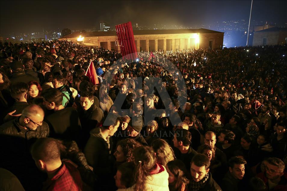 Anıtkabir'e ziyaretçi akını