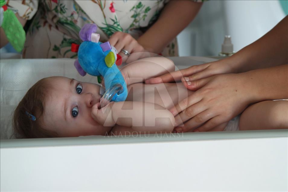 Bebeklerin "SPA ve masaj" keyfi