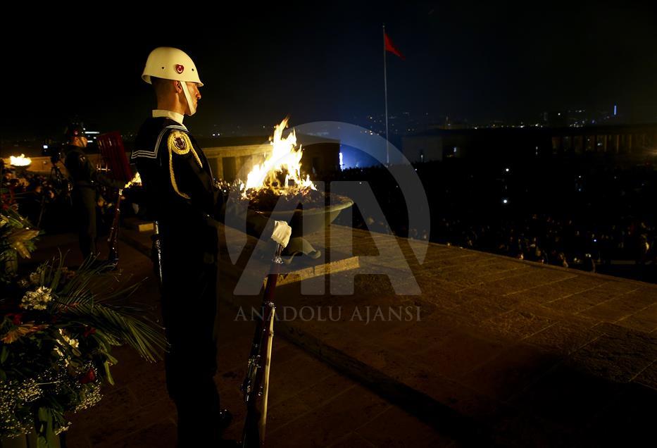 Anıtkabir'e ziyaretçi akını