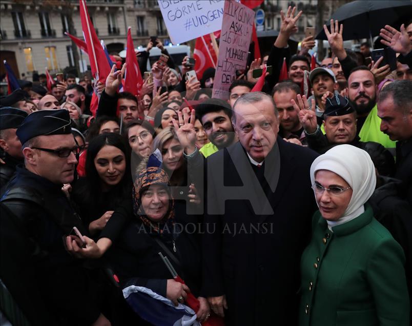 Cumhurbaşkanı Erdoğan'a Paris'te sevgi gösterisi