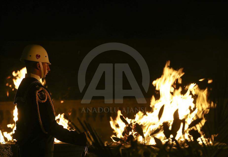 Anıtkabir'e ziyaretçi akını