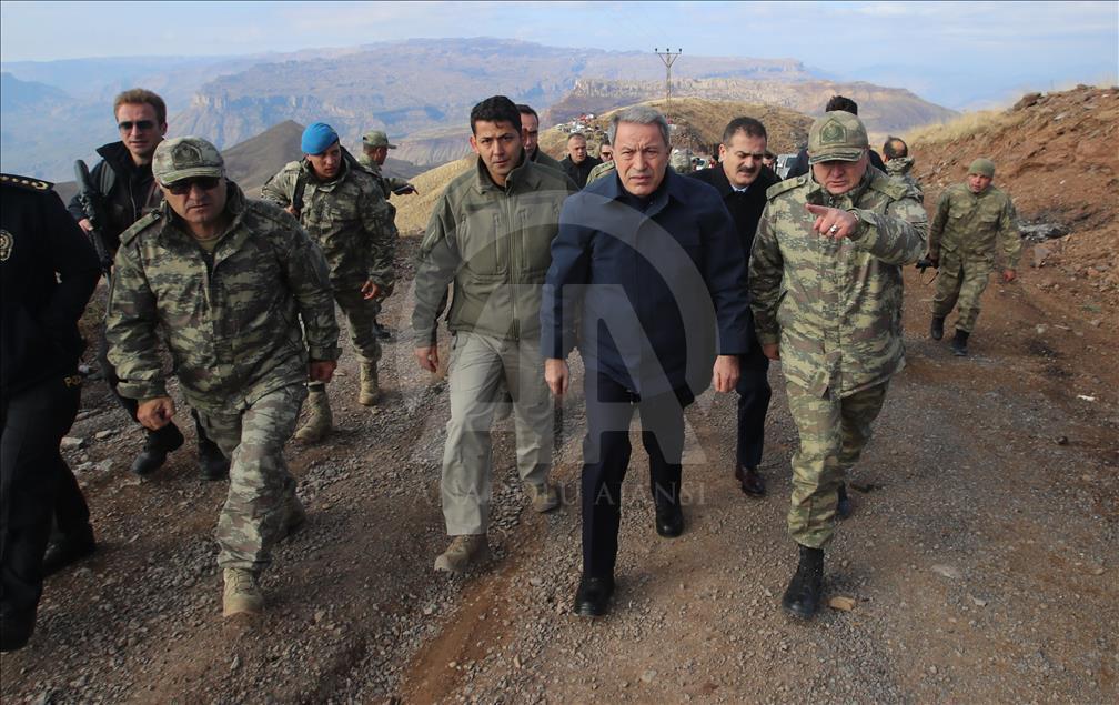Bakan Akar ve komutanlardan patlama bölgesinde inceleme