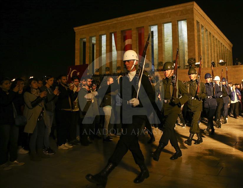 Anıtkabir'e ziyaretçi akını