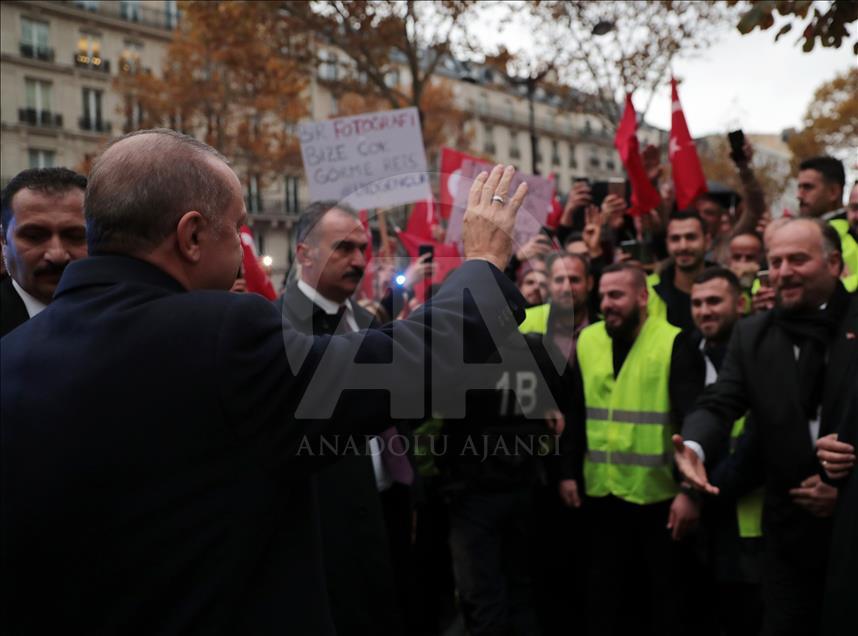 Cumhurbaşkanı Erdoğan'a Paris'te sevgi gösterisi