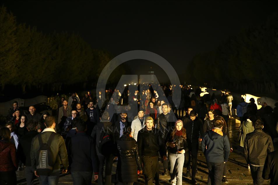Anıtkabir'e ziyaretçi akını